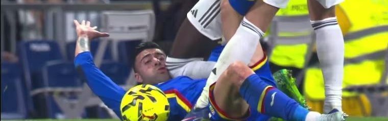 开云体育平台-皇马耻辱一战！恶汉膝盖顶对手头部逃红牌 8万人高喊：老佛爷下课