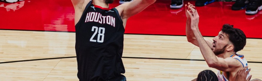 开云体育-乌度卡甩锅全队遭休媒批判：执着于落后理念，就算有库里都不会用