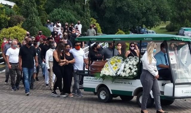 开云体育APP-伤心小罗未出席母亲葬礼 大罗父母感染新冠但治愈