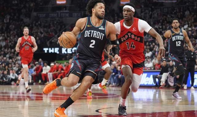 开云体育-大冷门！东部第一轰然倒下：全场狂欢庆祝，三人组空砍74分